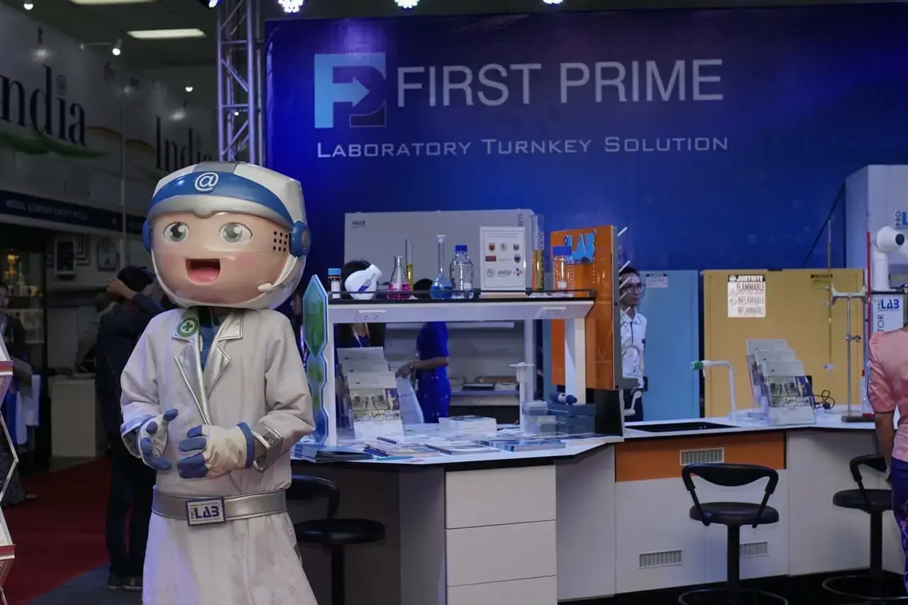 The FIRST PRIME mascot in front of the company's Laboratory Turnkey Solution exhibition booth